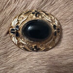Rare Vintage Black Onyx and Gold Brooch